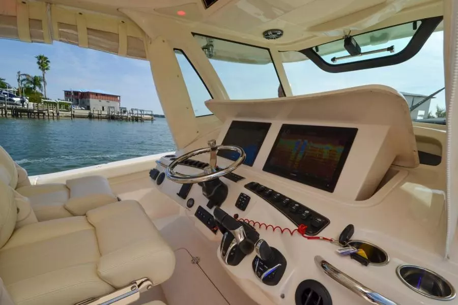 2021 Grady-White 376 Canyon