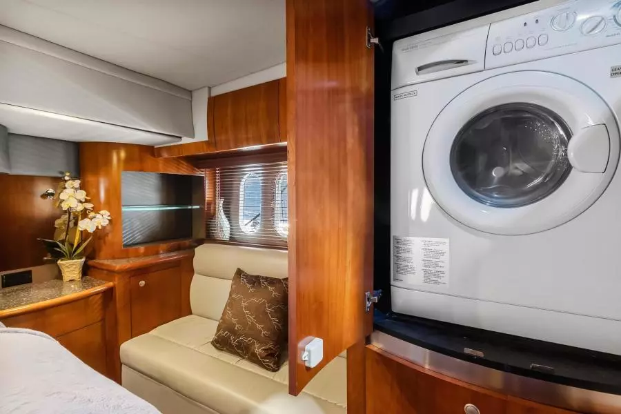 2007 Cruisers 520 Express