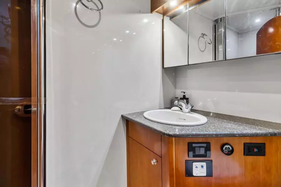 2007 Cruisers 520 Express