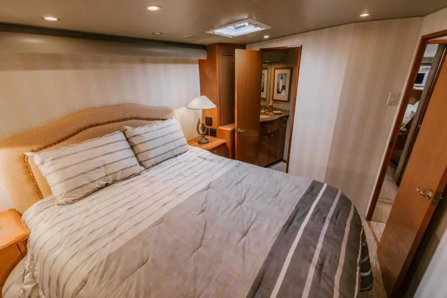 2003 Viking 56 Convertible - SECTACULAR BID