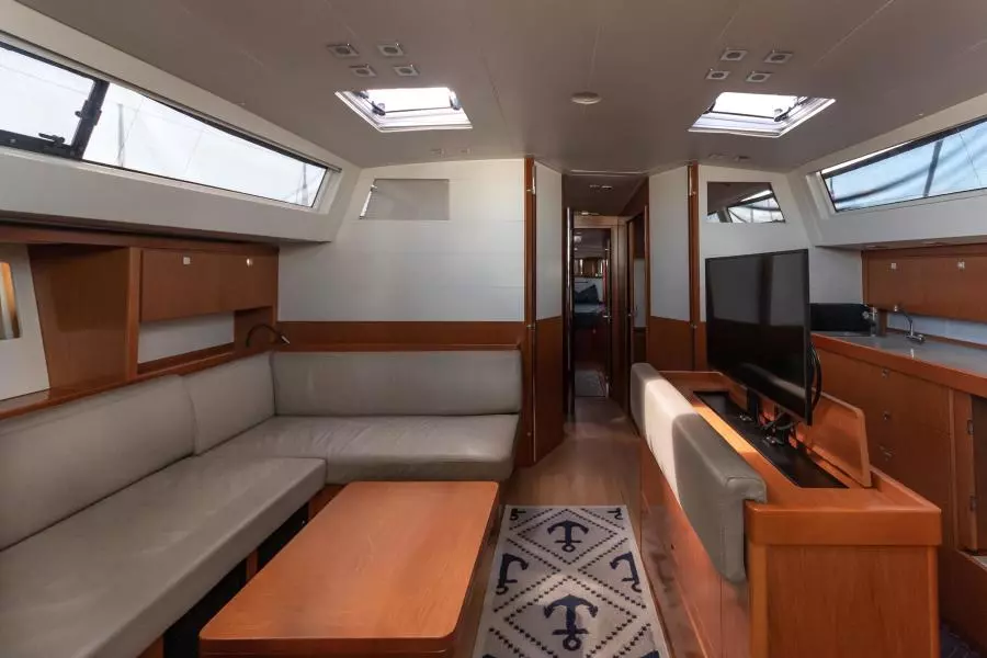 BeneteauSense2015 32Salon Television