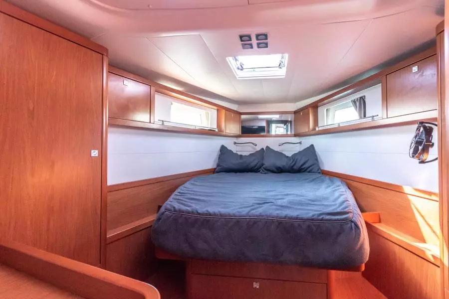 BeneteauSense2015 12_Owners Cabin