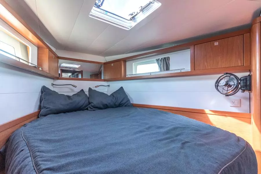 BeneteauSense2015 13_Owners Cabin