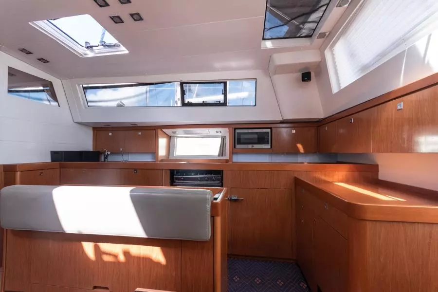 BeneteauSense2015 26_Galley