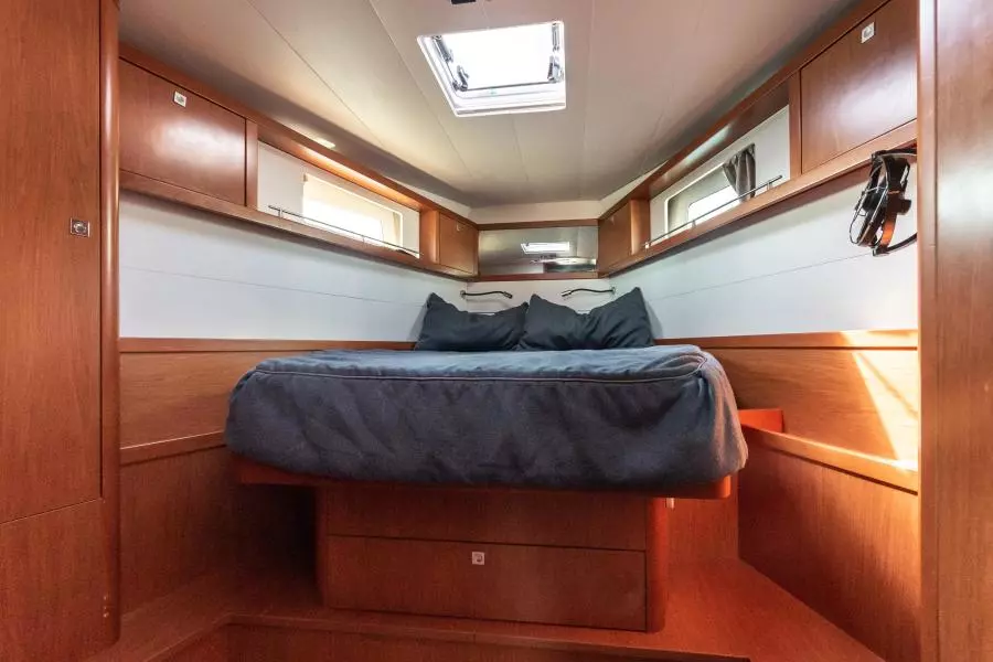 BeneteauSense2015 22_Owners Cabin