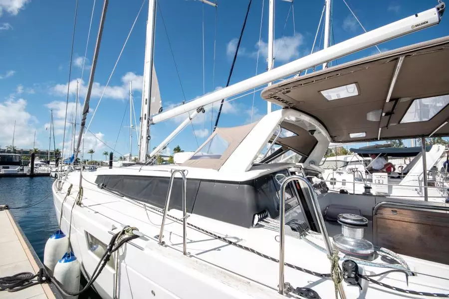 BeneteauSense2015 2_Port Deck