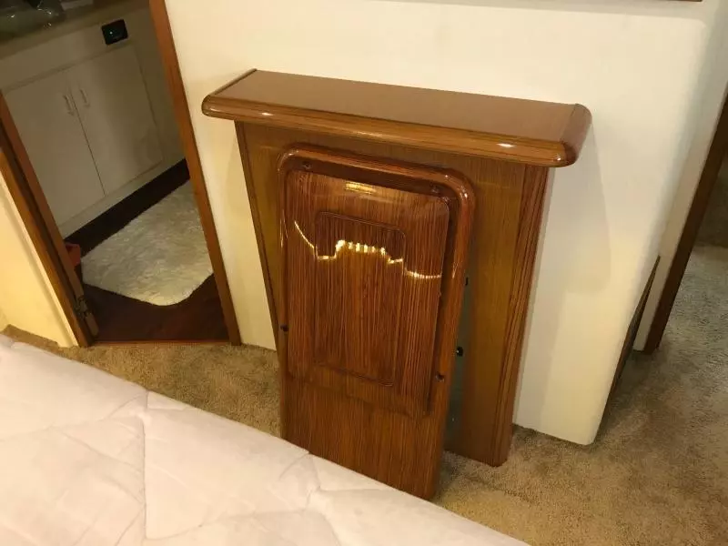 1998 Viking 54 Sport Yacht