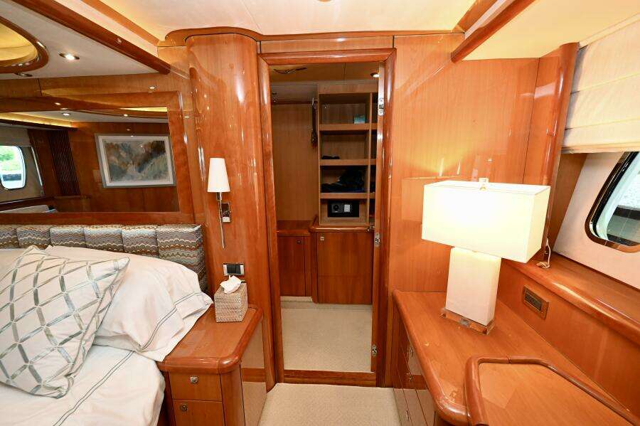 2005 Sunseeker Yacht