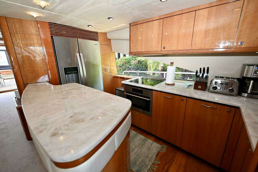 2005 Sunseeker Yacht