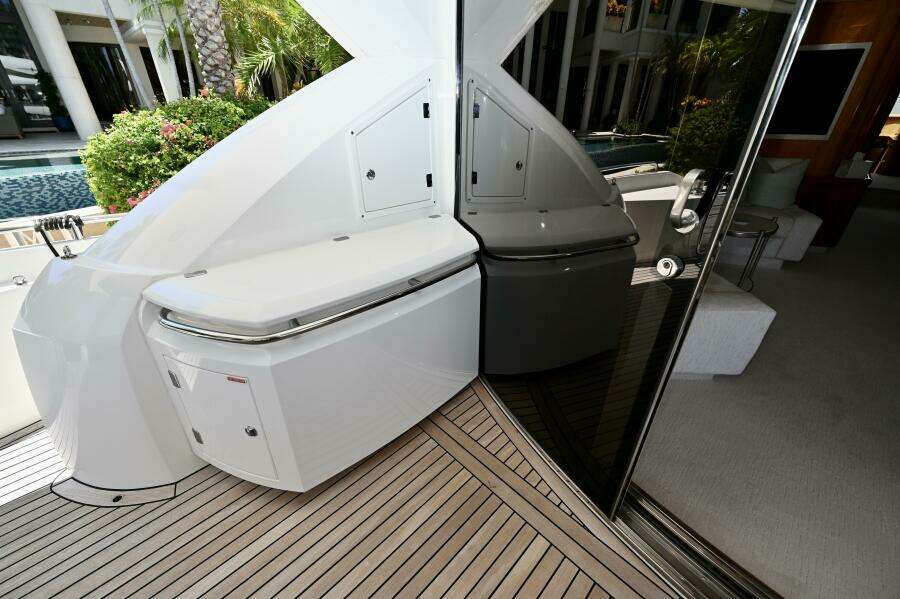 2005 Sunseeker Yacht