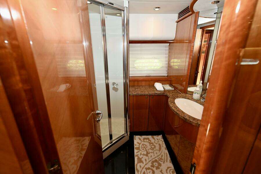 2005 Sunseeker Yacht