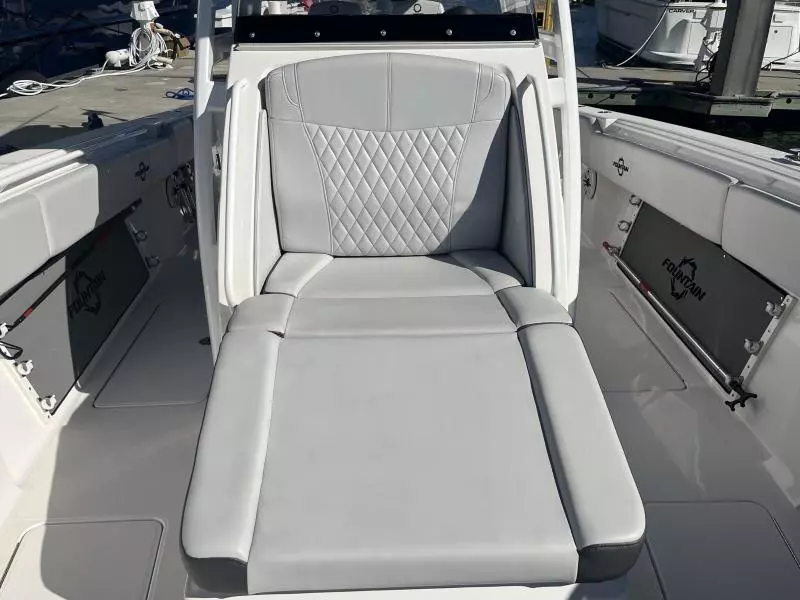 2021 Fountain 38 CC