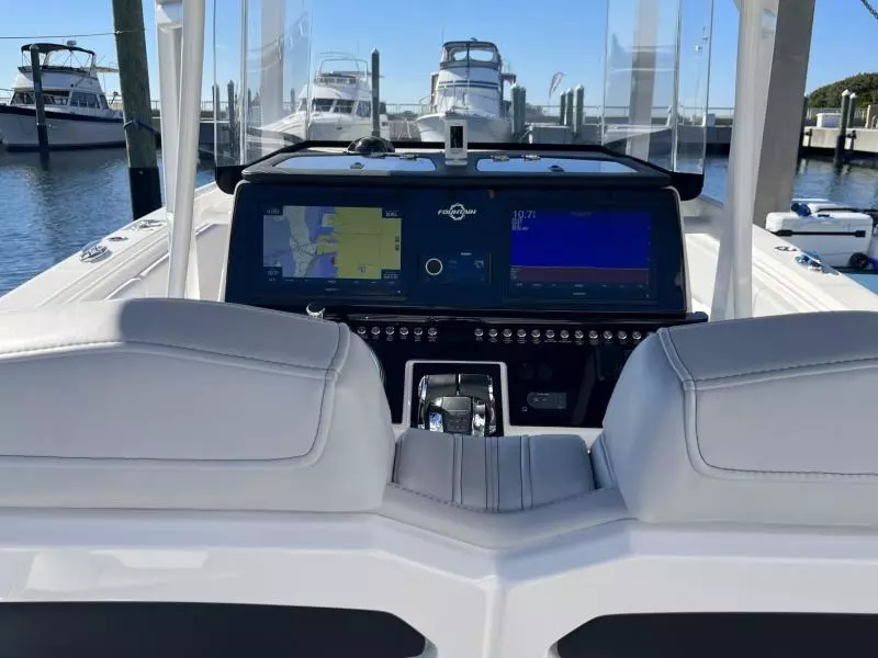 2021 Fountain 38 CC