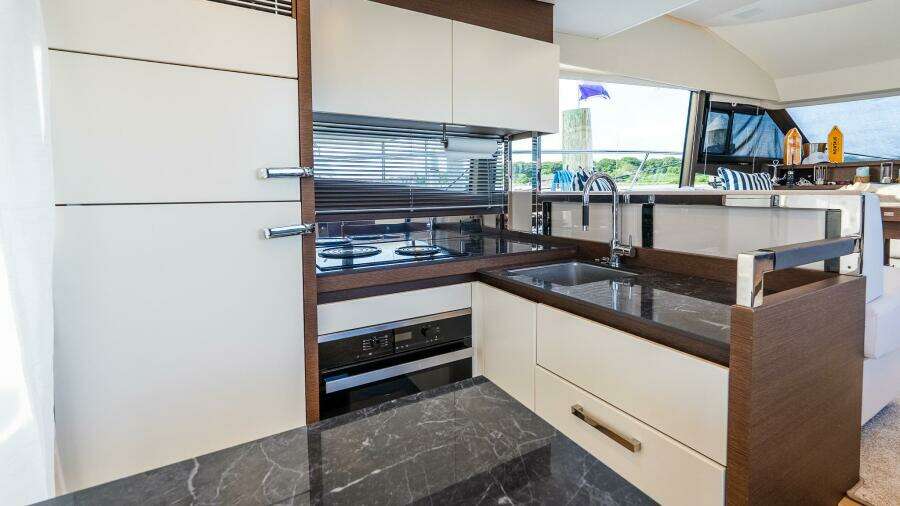 2019 Prestige 520 Fly