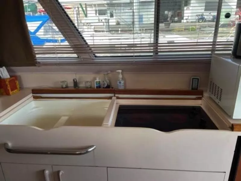 1989 Sea Ray 300 Sedan Bridge