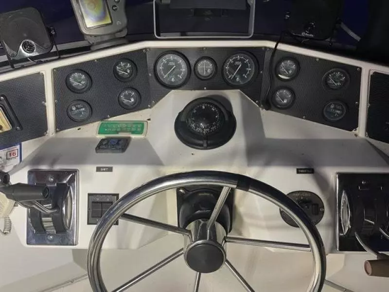 1989 Sea Ray 300 Sedan Bridge