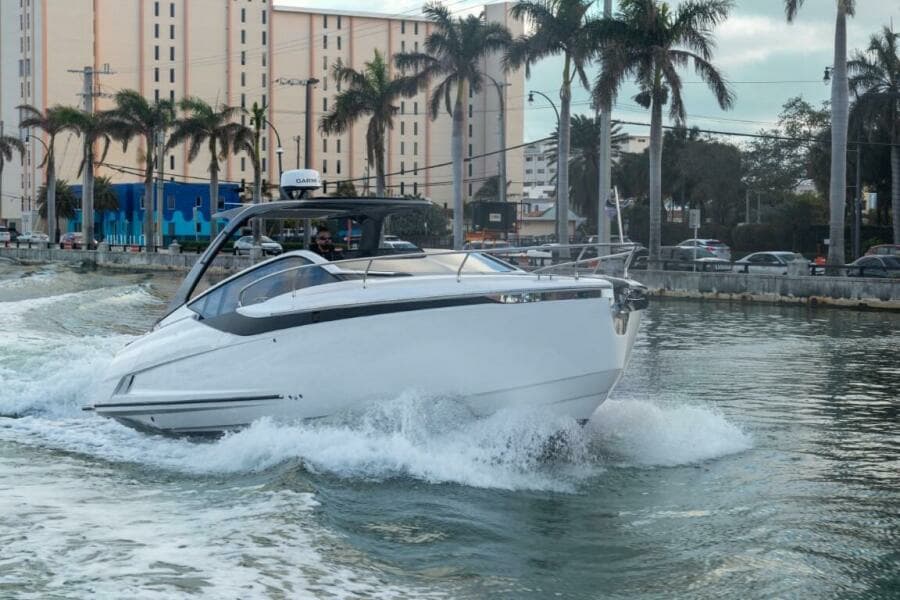 2023 Fairline F//Line 33 Outboard