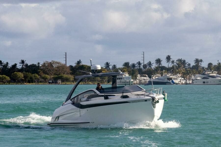 2023 Fairline F//Line 33 Outboard