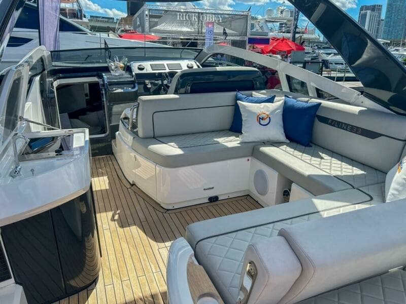 2023 Fairline F//Line 33 Outboard
