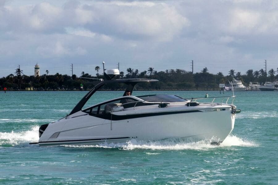 2023 Fairline F//Line 33 Outboard