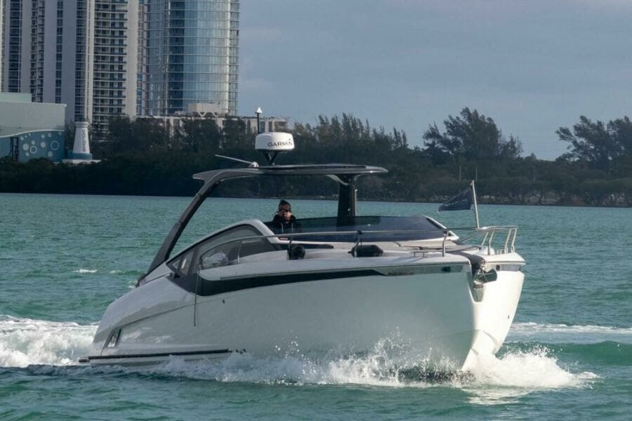 2023 Fairline F//Line 33 Outboard