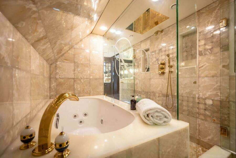 MASTER ENSUITE