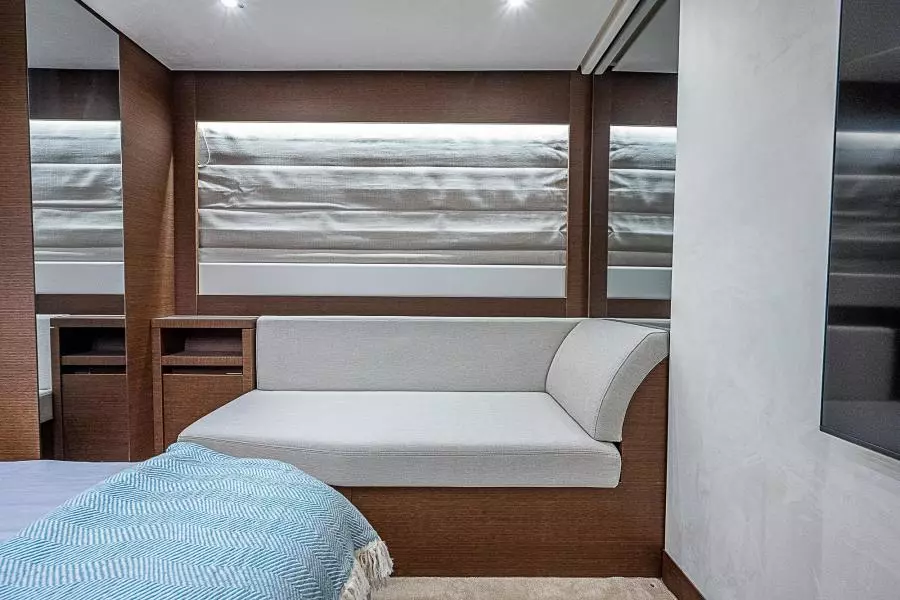 2022 Prestige 520 Fly