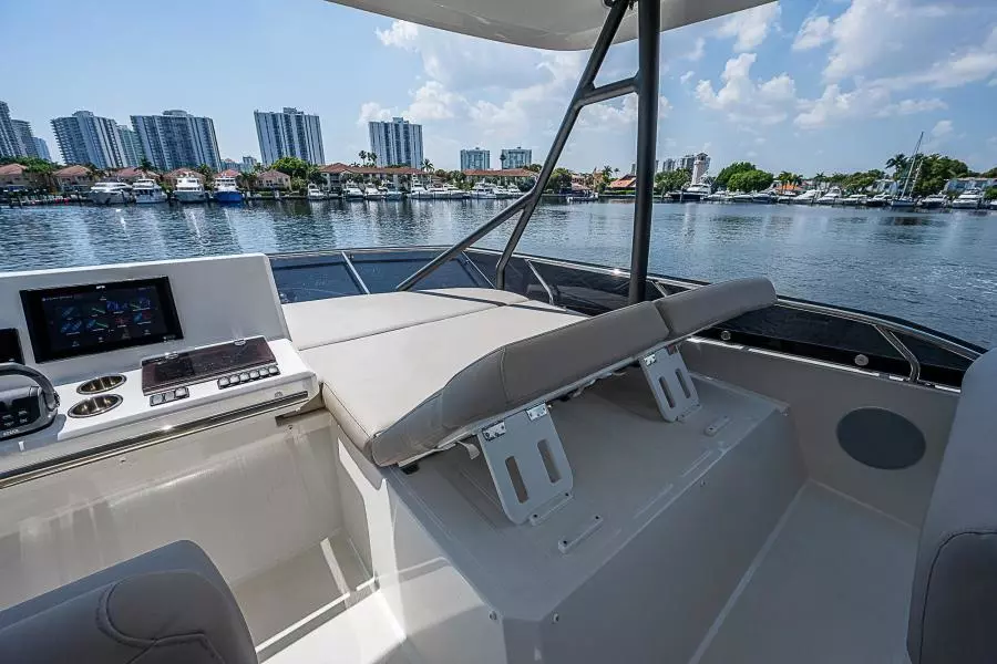 2022 Prestige 520 Fly