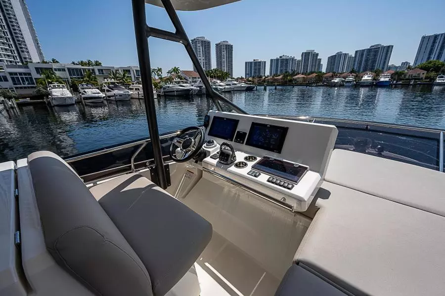 2022 Prestige 520 Fly