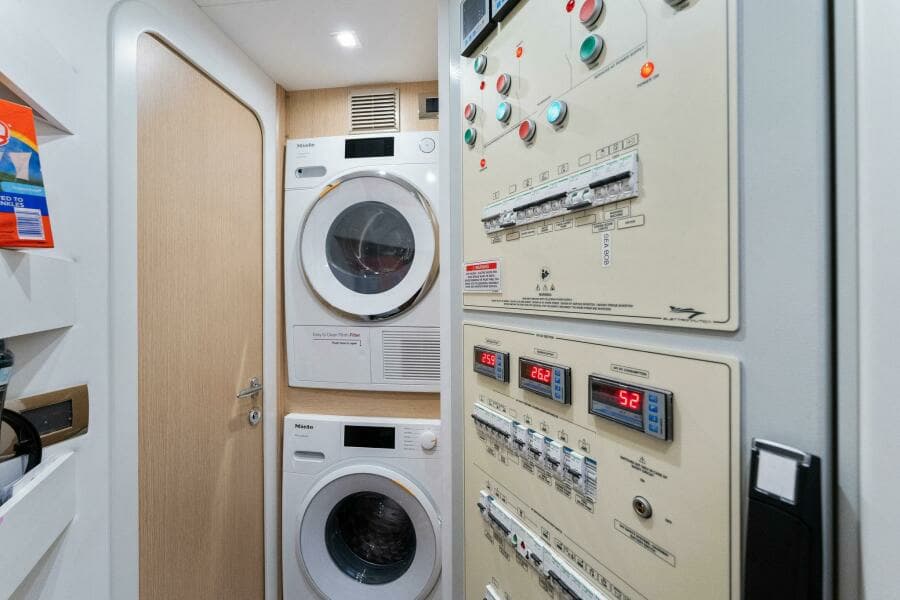 2023 Ferretti Yachts 780