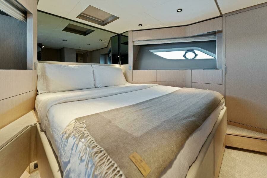 2023 Ferretti Yachts 780