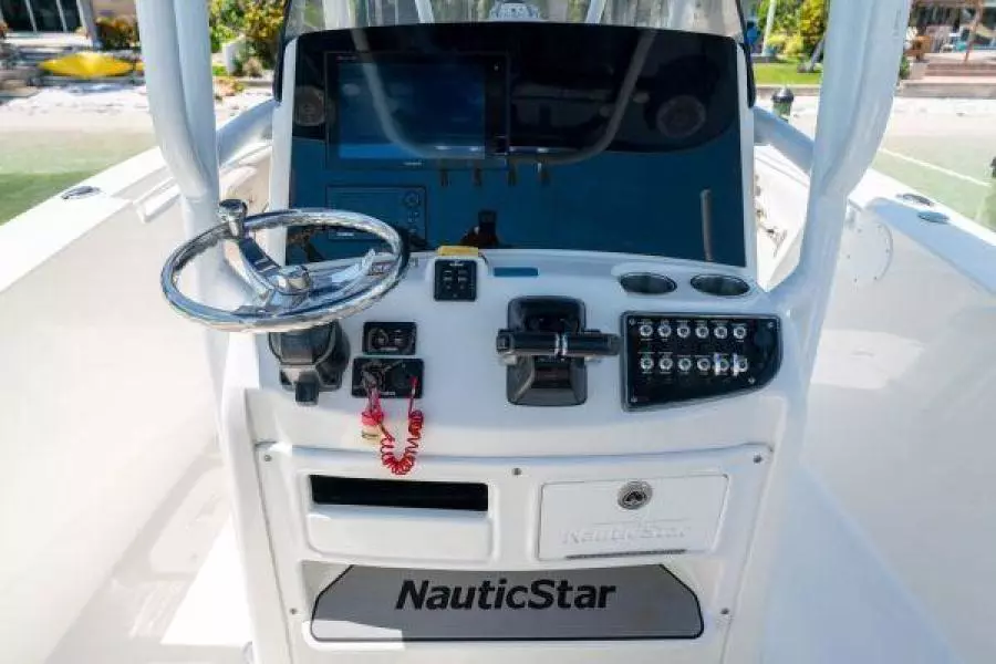 2016 NauticStar 28xs