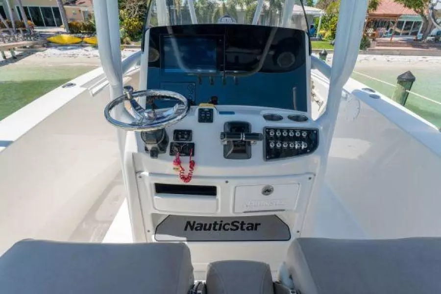 2016 NauticStar 28xs