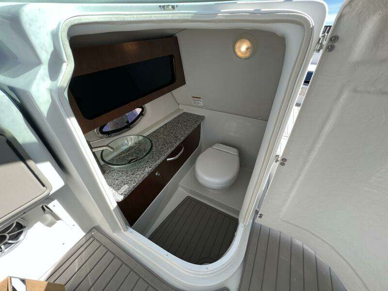 2022 Crownline E305 XS