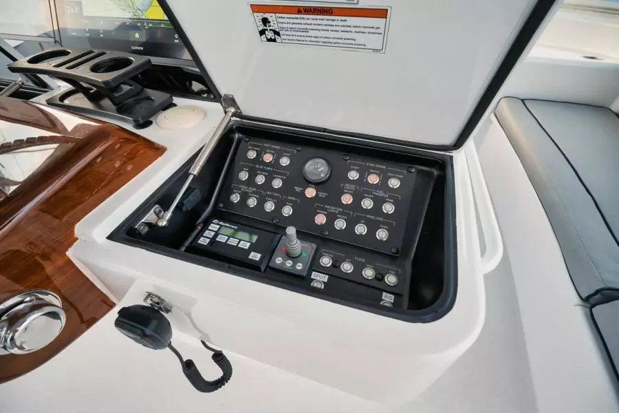 2020 Hatteras Convertible GT59