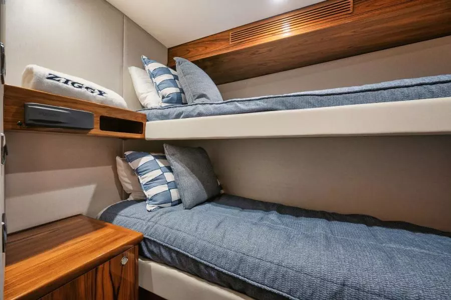 2020 Hatteras Convertible GT59