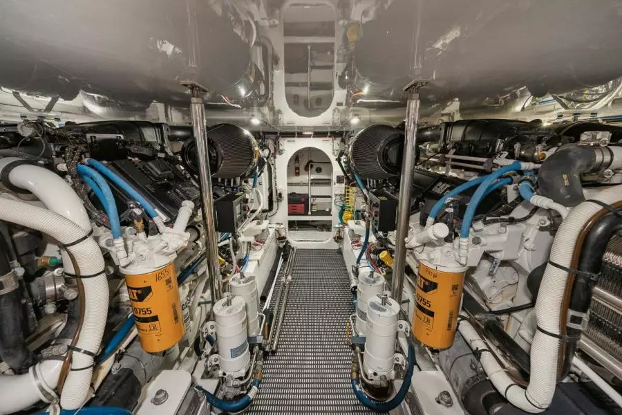 2020 Hatteras Convertible GT59