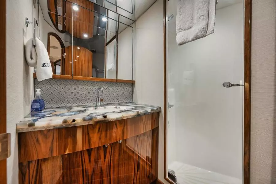 2020 Hatteras Convertible GT59