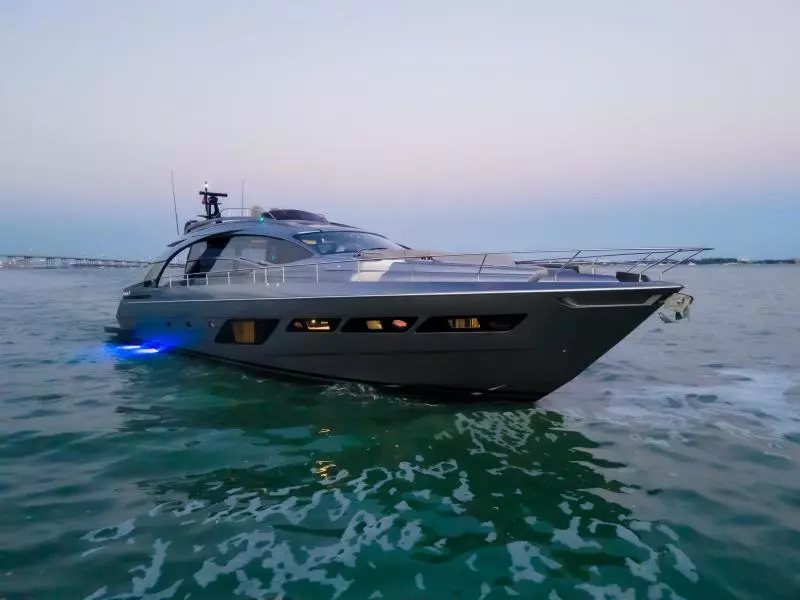 2021 Pershing 8X