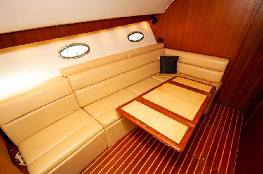 2003 Tiara Yachts 4200 Open  Kingfisher Salon 2