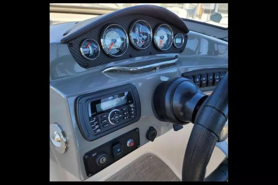 2018 Stingray 215 CR