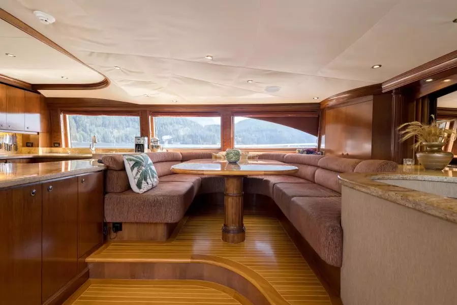 MAIN DECK GALLEY SEATING