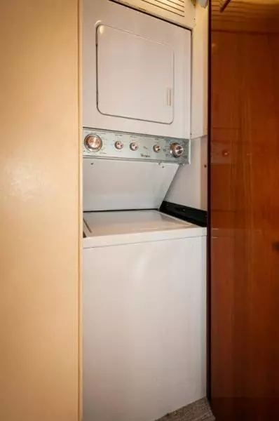 2002 65 Hatteras Convertible Moontan Laundry