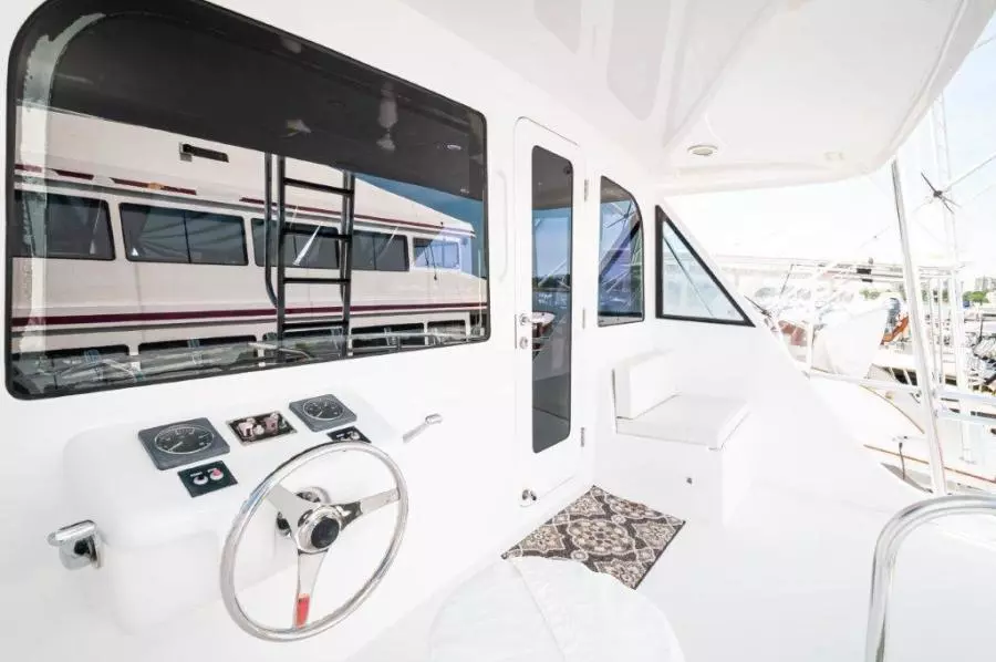 2002 65 Hatteras Convertible Moontan Flybridge (2)