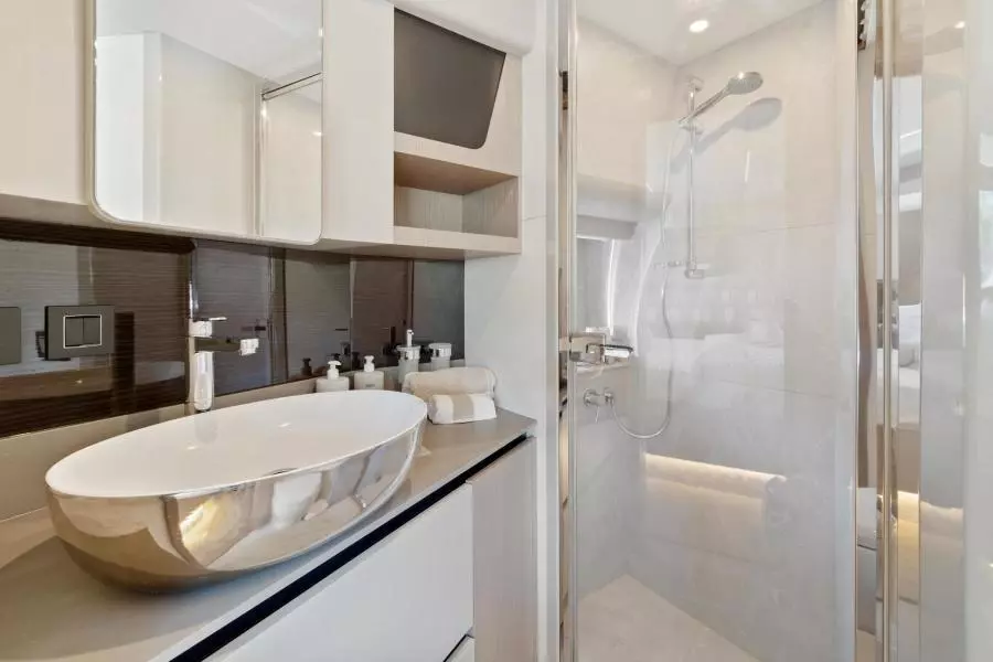 2022 Absolute 48 Coupe