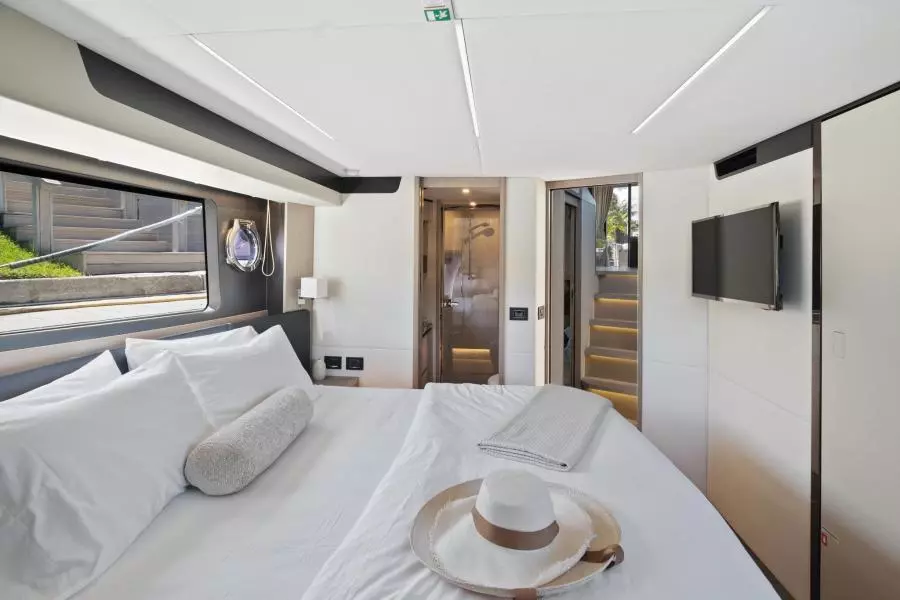 2022 Absolute 48 Coupe