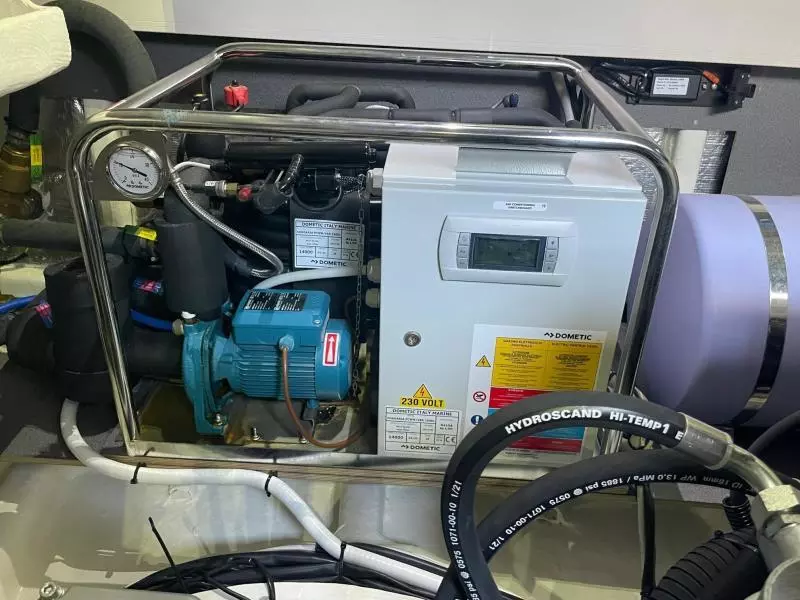 2022 Absolute 48 Coupe