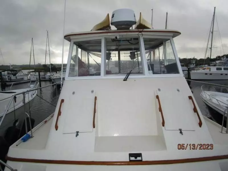 36' Kadey Krogen foredeck aft