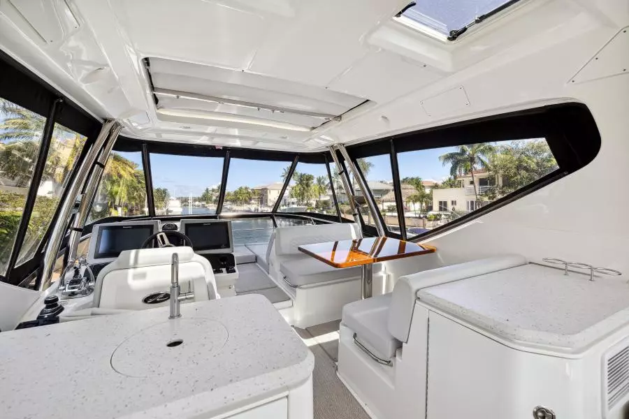 2018 Sea Ray L590 Fly