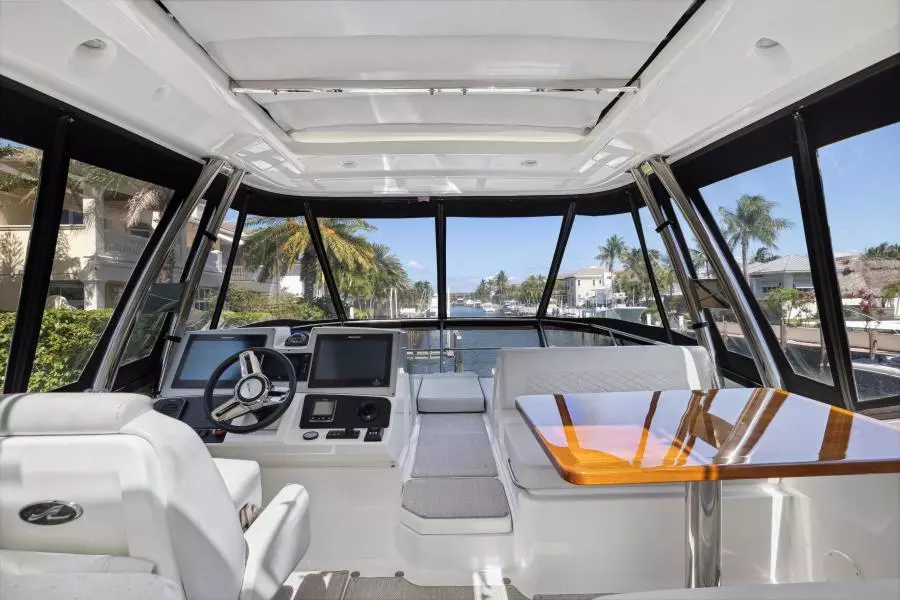 2018 Sea Ray L590 Fly